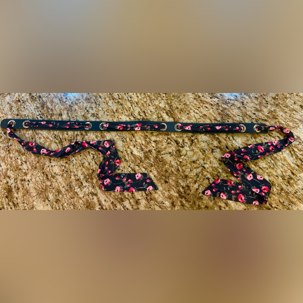 NWOT Floral Tie Belt